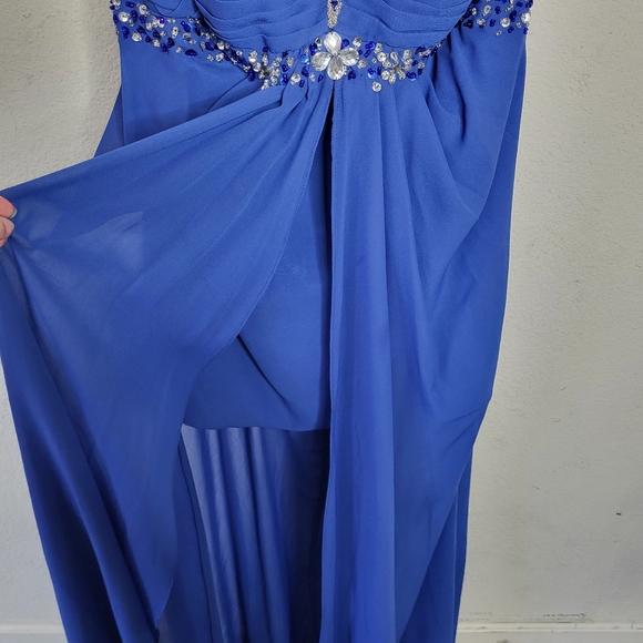 Formal dress - Picture 8 of 8